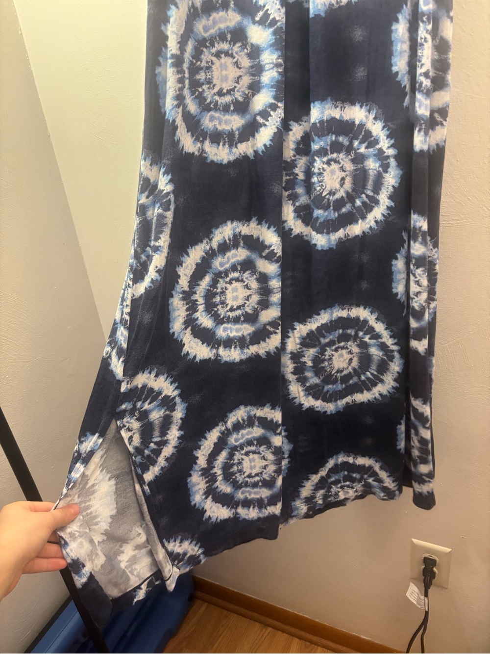 Koolaburra By Ugg Navy & White Tie-Dye Sleeveless Maxi Dress Size Medium - Picture 4 of 8